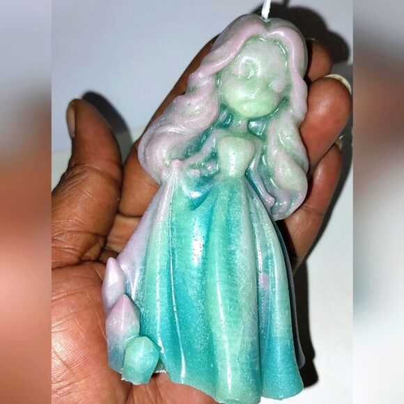 Hand crafted limited edition whimsical princess candle - Picture 6 of 7